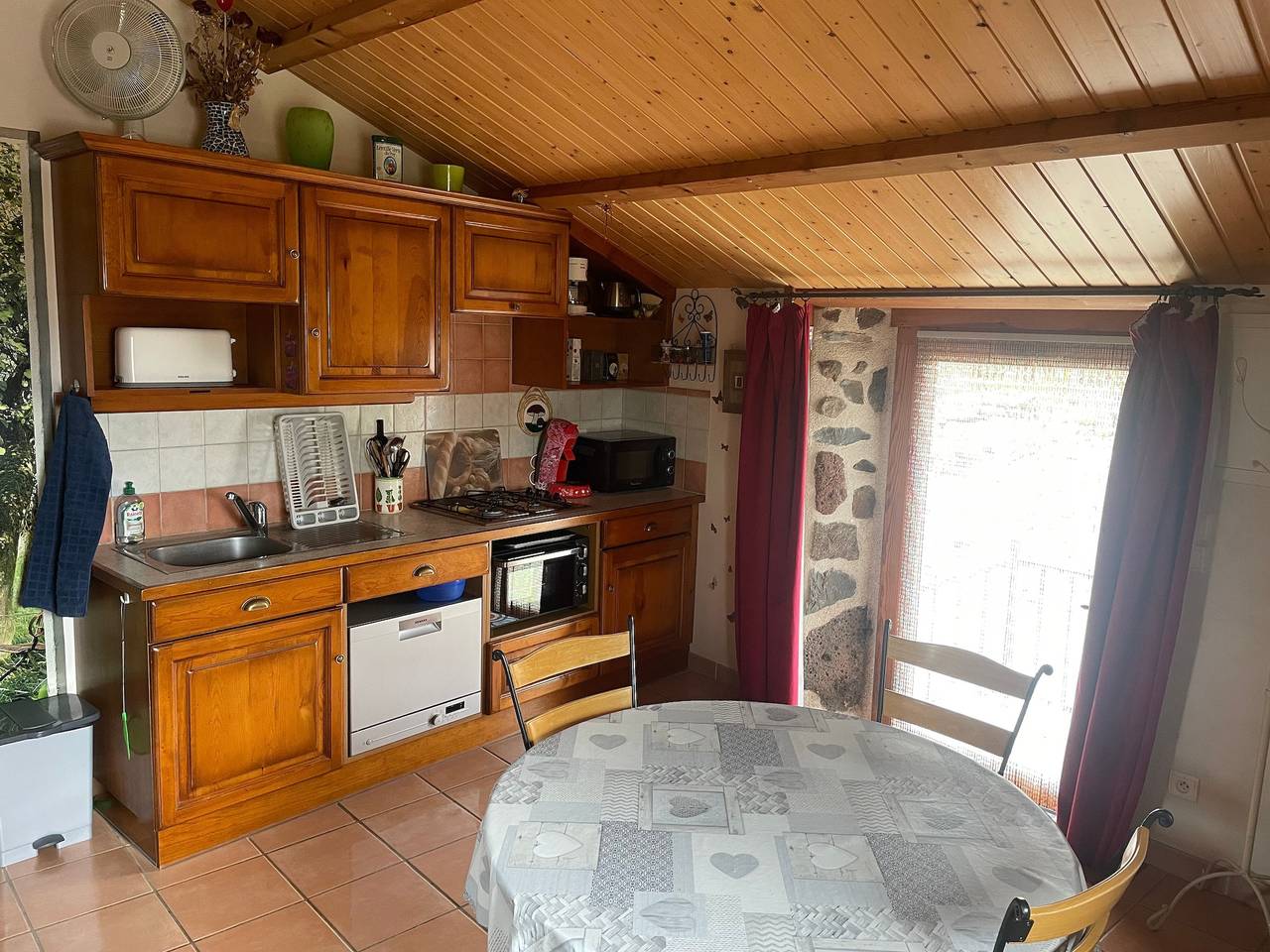 La petite maison Studio La Bergerie in Bains, Alto Loira