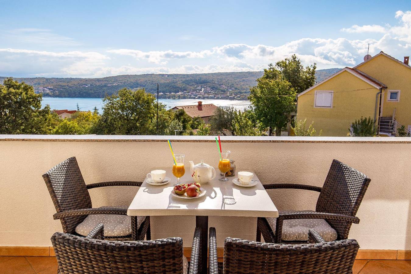 Ganze Ferienwohnung, Gemütliche Wohnung 3 mit Meerblick in Cizici, Krk