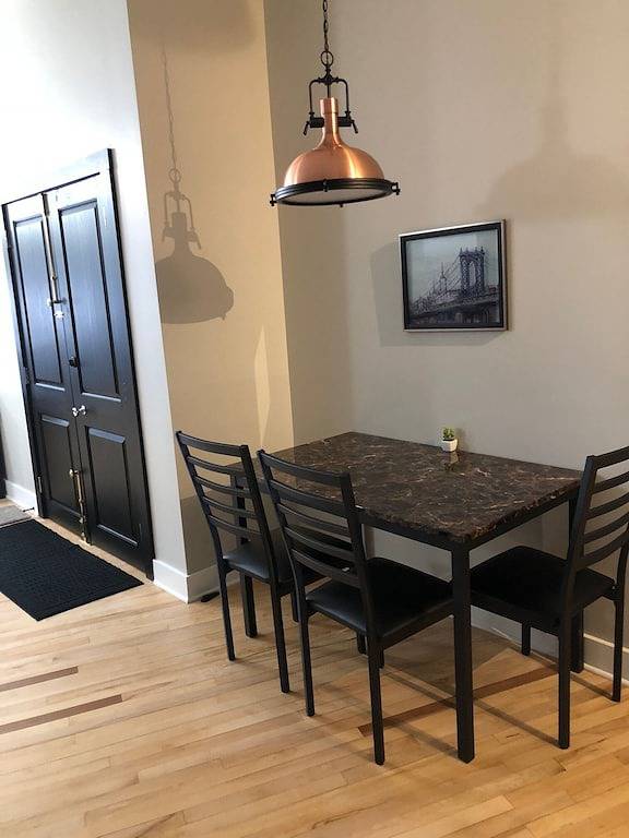 Ganze Wohnung, Erleben Sie die Main Street in Elkhart County