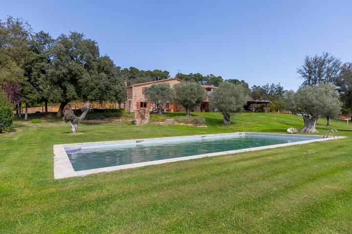 Location de vacances pour 16 personnes, avec jardin ainsi que piscine et vue à Vall-llobrega - 3