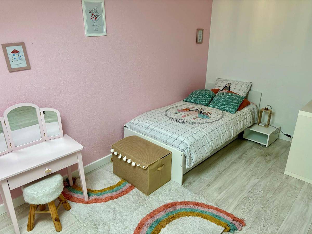 Appartement entier, Three-Bedroom Apartment in Castelginest, Toulouse et ses environs