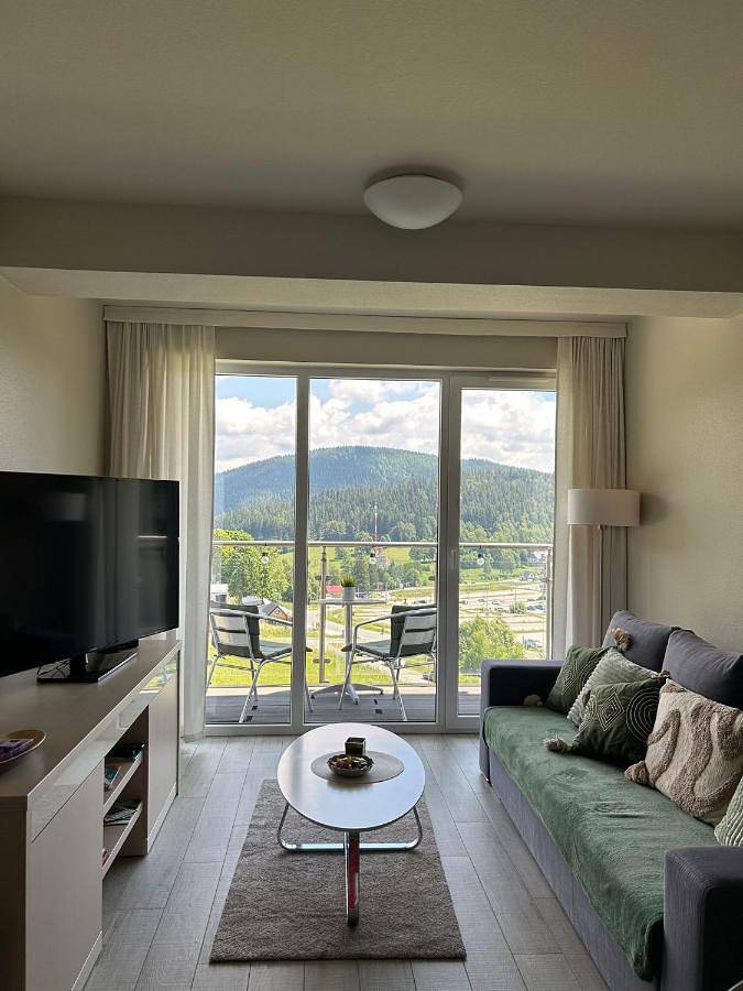 Apartament wakacyjny dla 4 osób, z Balkon i Basen oraz Sauna i Widok w Sienna