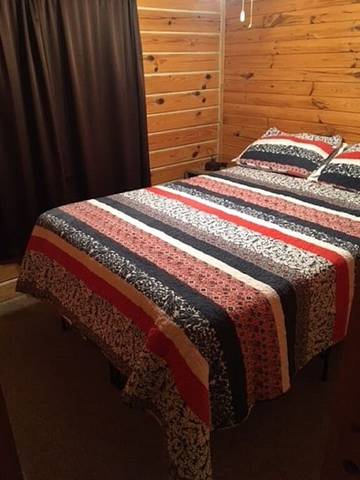 Log Cabin for 6 Guests in Iowa, USA, Picture 2