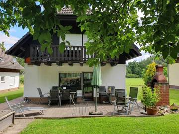 Ferienhaus für 9 Personen, mit Balkon und Garten sowie Sauna am Silbersee