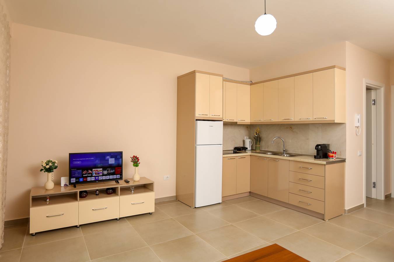Apartamento entero, Apartamento de vacaciones para 4 personas con balcón in Vlorë (Ciudad), Vlorë