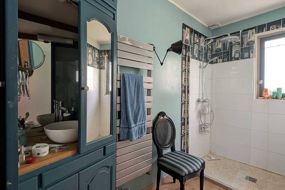 Maison Familiale confortable avec piscine à 10 minutes de Bordeaux in Bouliac, Région de Bordeaux