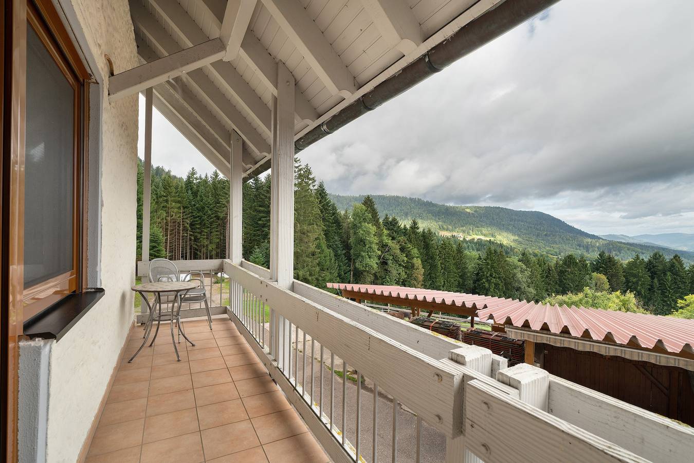 Ganze Wohnung, Löcherhansenhof: Ferienwohnung '1' mit Bergblick, Gemeinschaftsterrasse und Wi-Fi in Bad Peterstal-Griesbach, Mittlerer Schwarzwald