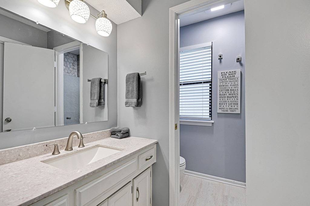 ☼Peloton Bike+Tread☼Fenced Outdoor Space☼Deck+Grill☼Luxury Beds☼ in Overland Park, Kansas