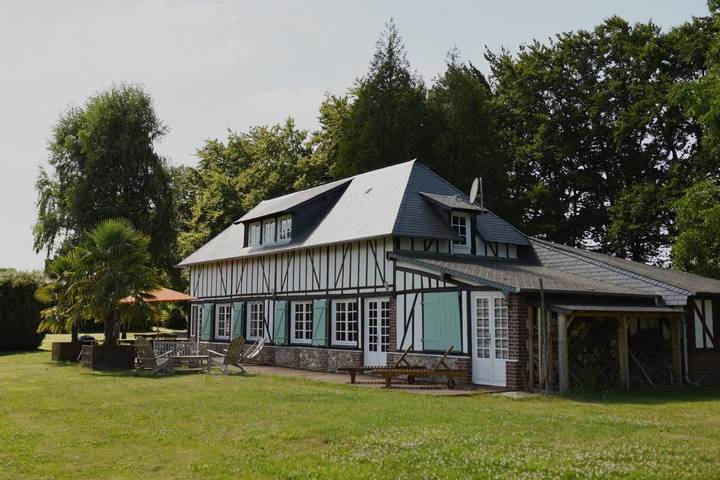 Location de vacances pour 6 personnes, avec Balcon et Terrasse ainsi que Jardin et Vue à Freneuse-sur-Risle