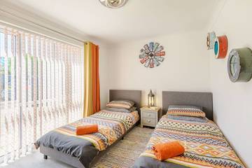 Holiday Rental for 8 People in Milford-on-Sea, Hampshire, Photo 1