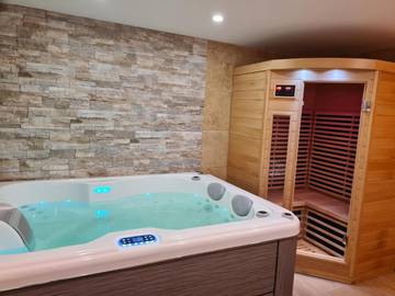 Maison d’hôte pour 2 personnes, avec jardin et jacuzzi ainsi que terrasse et sauna à Saint-Forgeux