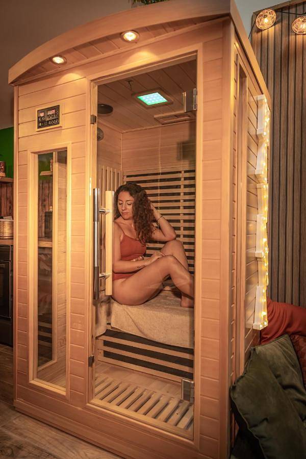 Gîte pour 2 personnes, avec sauna ainsi que jardin et jacuzzi dans Saint-Étienne - 2