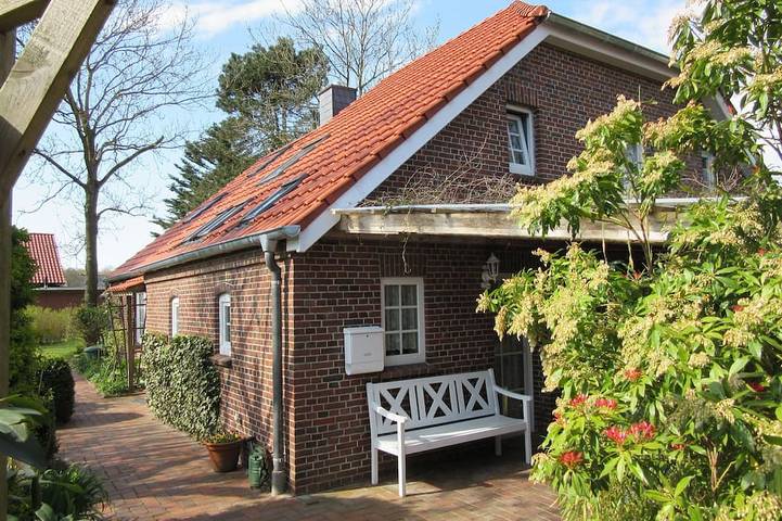 Bauernhof für 4 Personen, mit Terrasse und Garten in Esens