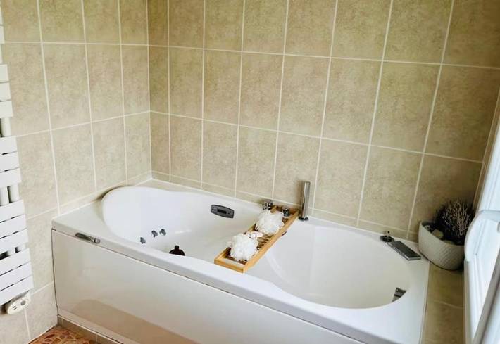 Location de vacances pour 8 personnes, avec piscine ainsi que jardin et vue à Magné - 4