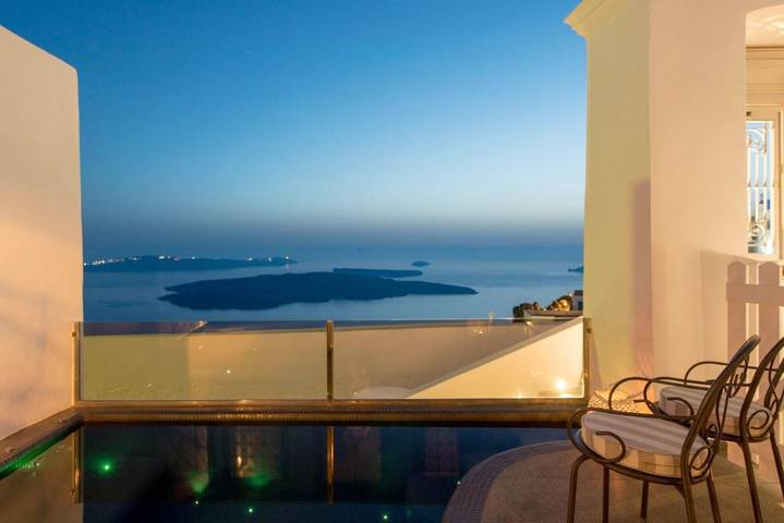 Hotel para 3 personas, con jardín además de piscina y jacuzzi - 1