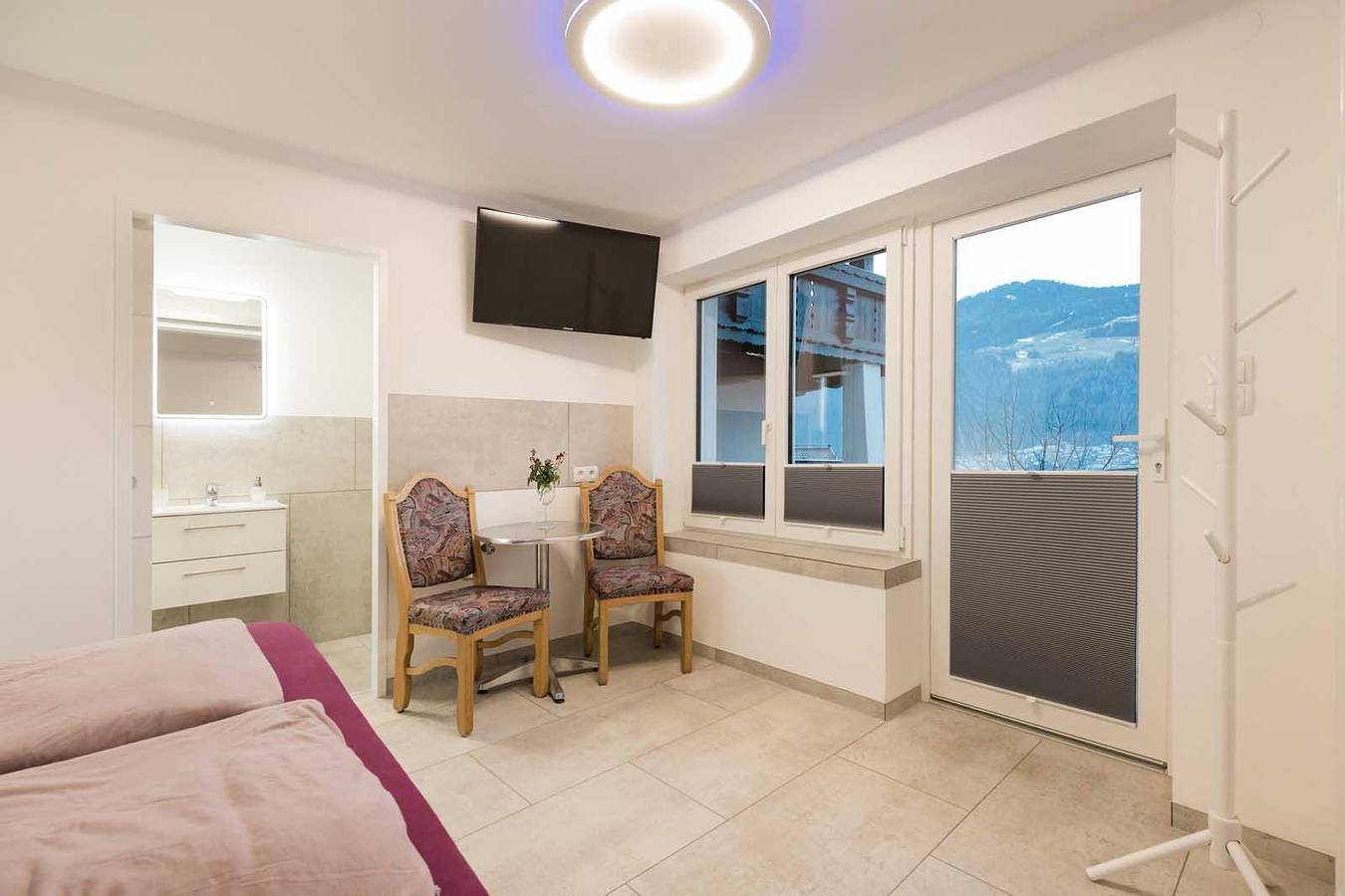 Ganze Ferienwohnung, Studio Edelweiss in Bruck am Ziller, Bezirk Schwaz