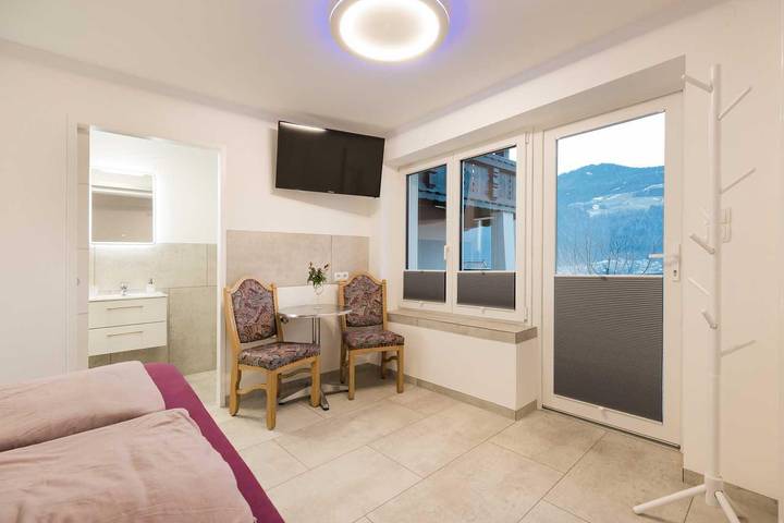 Ganze Ferienwohnung, Studio Edelweiss in Bruck am Ziller, Bezirk Schwaz