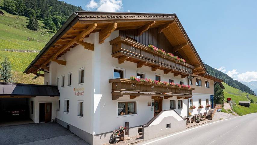 Ferienwohnung für 5 Personen, mit Sauna und Garten sowie Terrasse, kinderfreundlich in Finkenberg