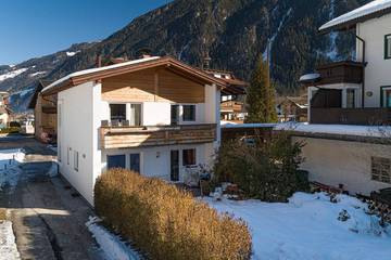 Ferienhaus für 10 Personen, mit Balkon und Garten, mit Haustier in Mayrhofen