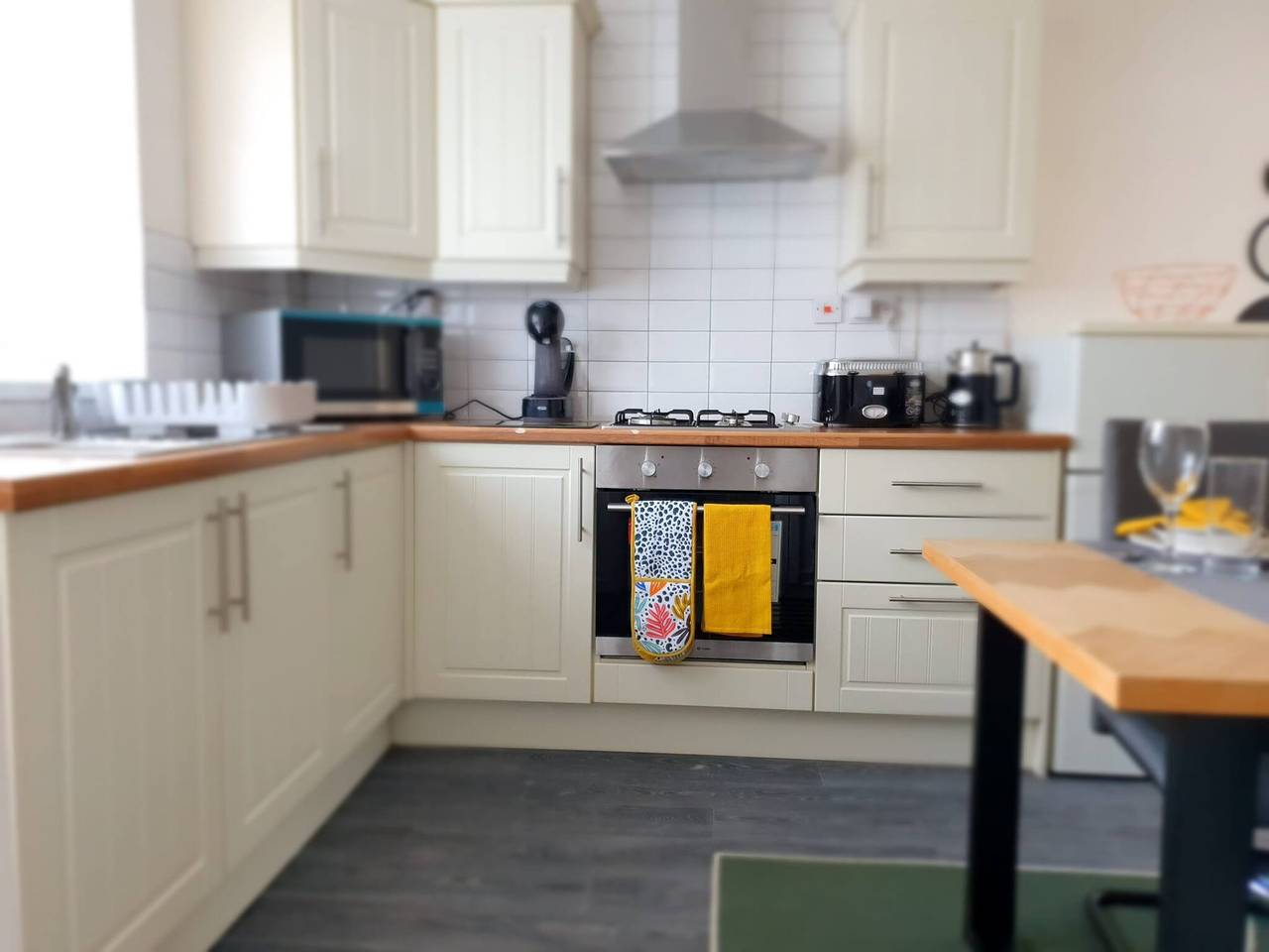 Spacious 3Br in Swinton - Wi-Fi, Desk, Garden & Free Parking in Greater Manchester