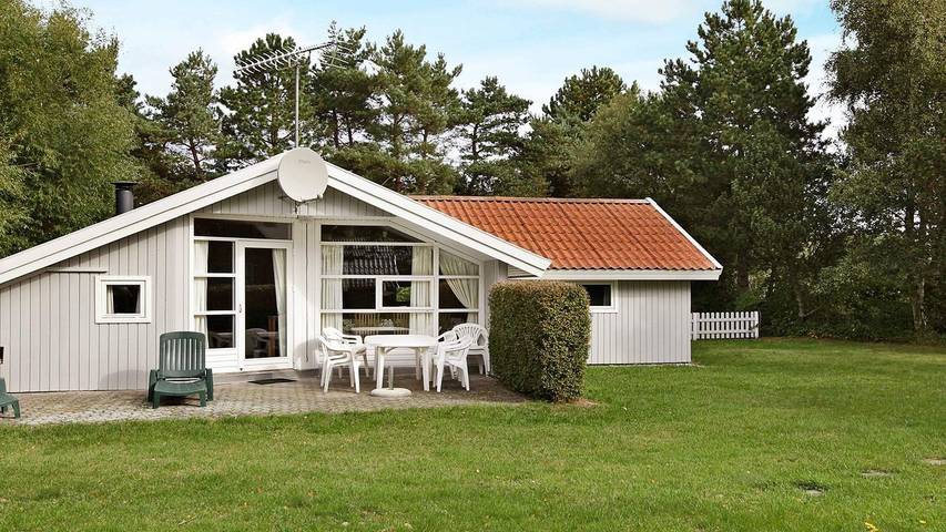 Ferienhaus für 8 Personen, mit Sauna und Whirlpool sowie Terrasse in Lolland