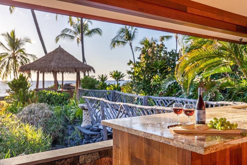 Ultra private oceanfront gated compound with pool & spa just minutes from town. in Komohana Kai, Kailua-Kona
