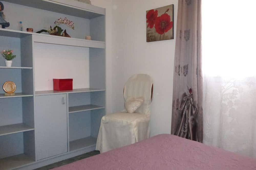 Maison plain-pied avec jardin clos, 6 personnes, proche plage et centre, parking, 3 chambres in Givrand, Vallée de la Loire