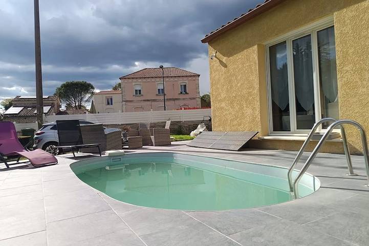 Location de vacances pour 6 personnes, avec jardin, animaux acceptés à Saint-Geniès-de-Malgoirès