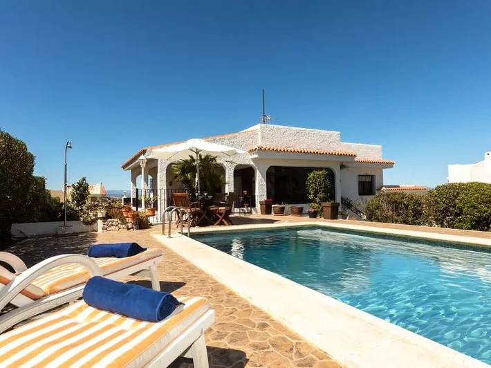 Villa for 6 people, with garden and pool in Peñiscola