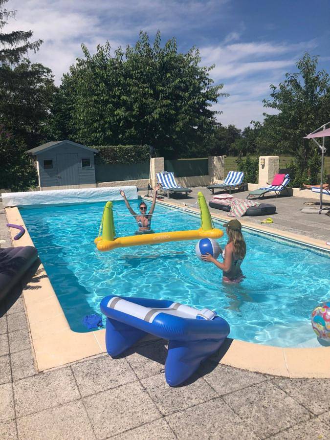 Location de vacances pour 6 personnes, avec piscine et jardin à Vanzay - 2