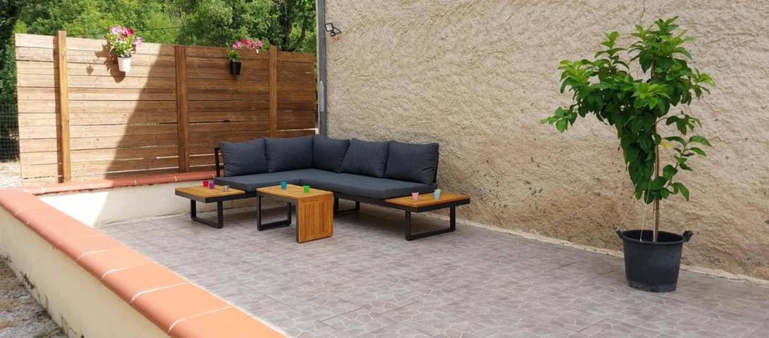 Gîte pour 2 personnes, avec piscine ainsi que jardin et vue à Saint-Vincent-Rive-d'Olt - 4