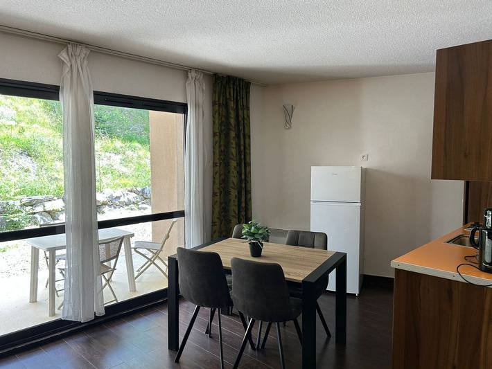 Location de vacances pour 4 personnes, avec Terrasse ainsi que Piscine et Vue à Jausiers