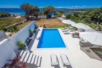 Villa für 12 Personen in Punat, Krk, Bild 4