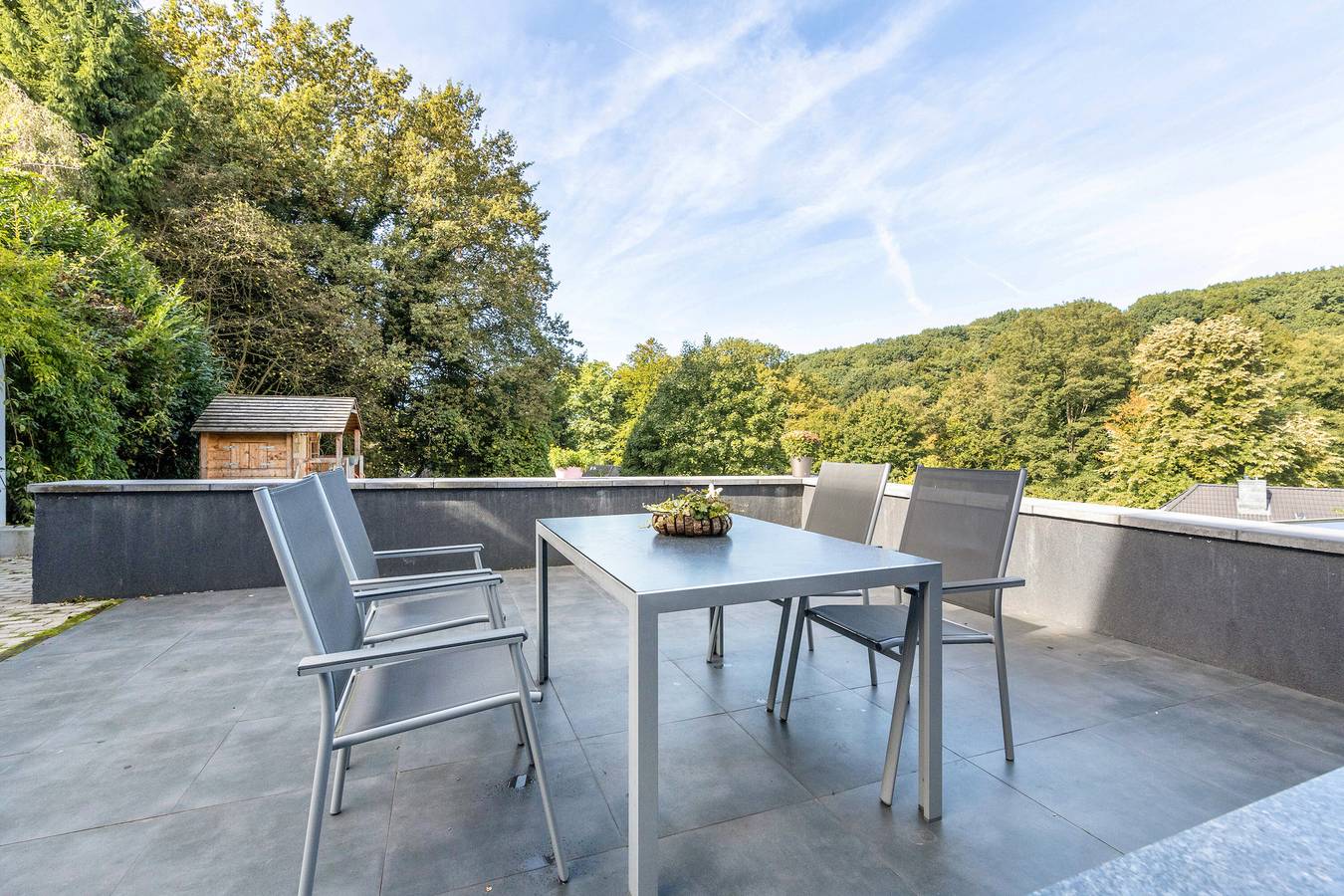 Holiday Home 'Haus Mit 4 Schlafzimmern' with Shared Terrace, Shared Garden and Wi-Fi in Solingen, Bergisch region