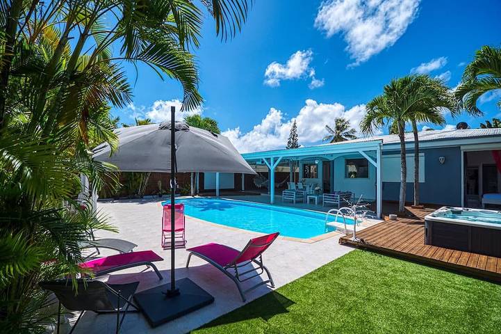 Villa pour 8 personnes, avec terrasse ainsi que jardin et piscine - 1