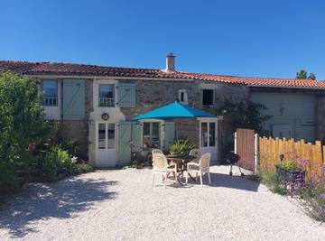 Gîte pour 4 personnes, avec piscine et terrasse en Vendée