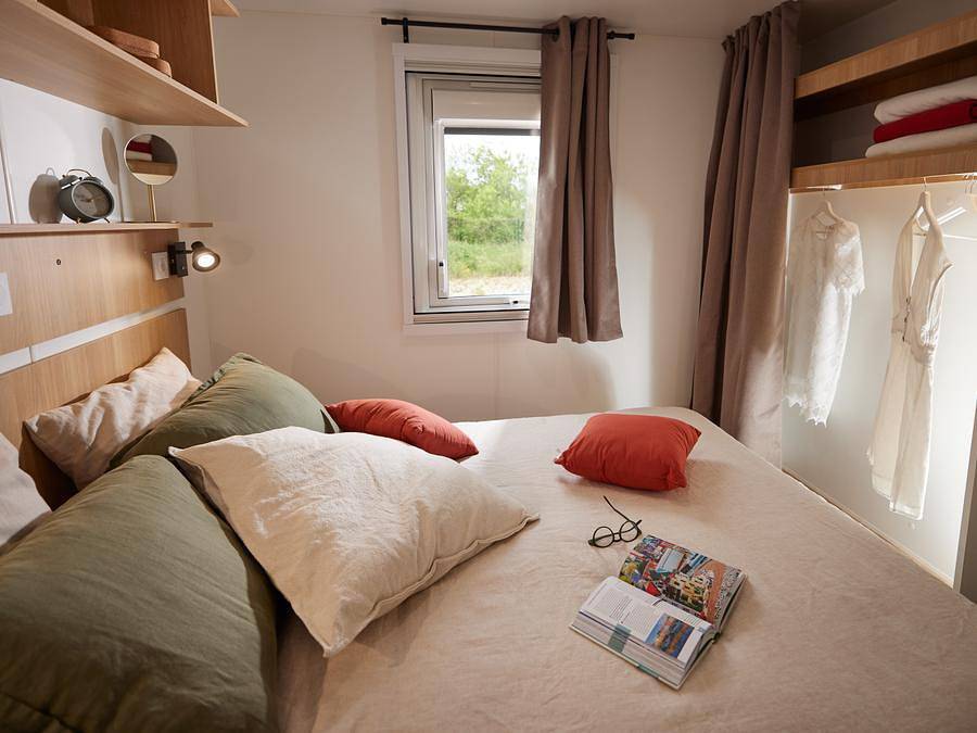 Flower Camping La Rivière - Mobilheim 7 personen - Mobilheim 35m² Premium + (3Sch-6/7Pers) + Terrasse + Lv + Tv + Clim in Saint-Maime, Regionaler Naturpark Luberon