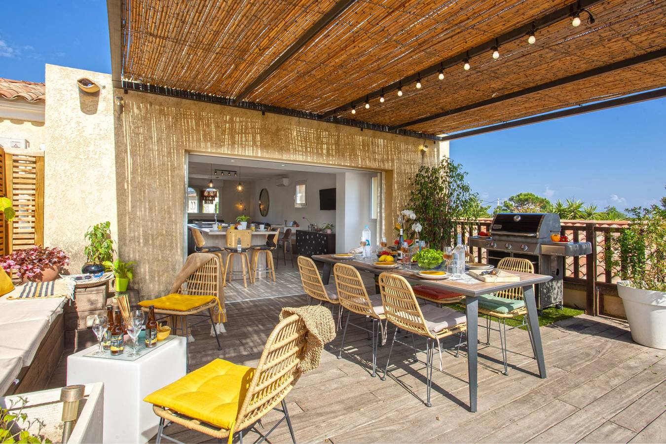 Appartement entier, Appartement "Jasmin" 3 chambres avec grande terrasse 6 à 8 personnes in Calvi, Région de Calvi