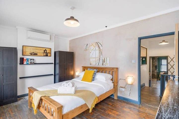 Stylish House w/ Free Parking, Nr Exeter Centre in Exeter, Devon