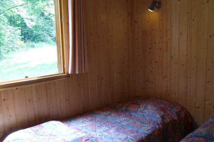 Gîte pour 4 personnes, avec terrasse ainsi que jacuzzi et jardin, animaux acceptés à Roumégoux - 3