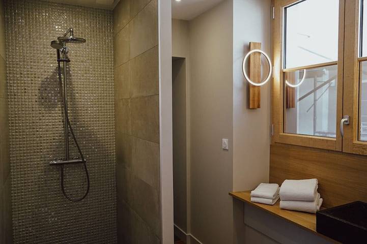 Entire apartment, Les Résidences Gueguen - Suite Grenouilles in Chablis, Auxerre region