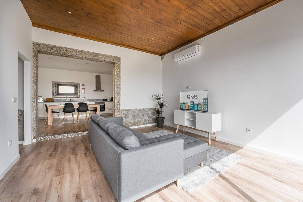 Two-Bedroom House in Viatodos, Grimancelos, Minhotães e Monte de Fralães, Distrito de Braga