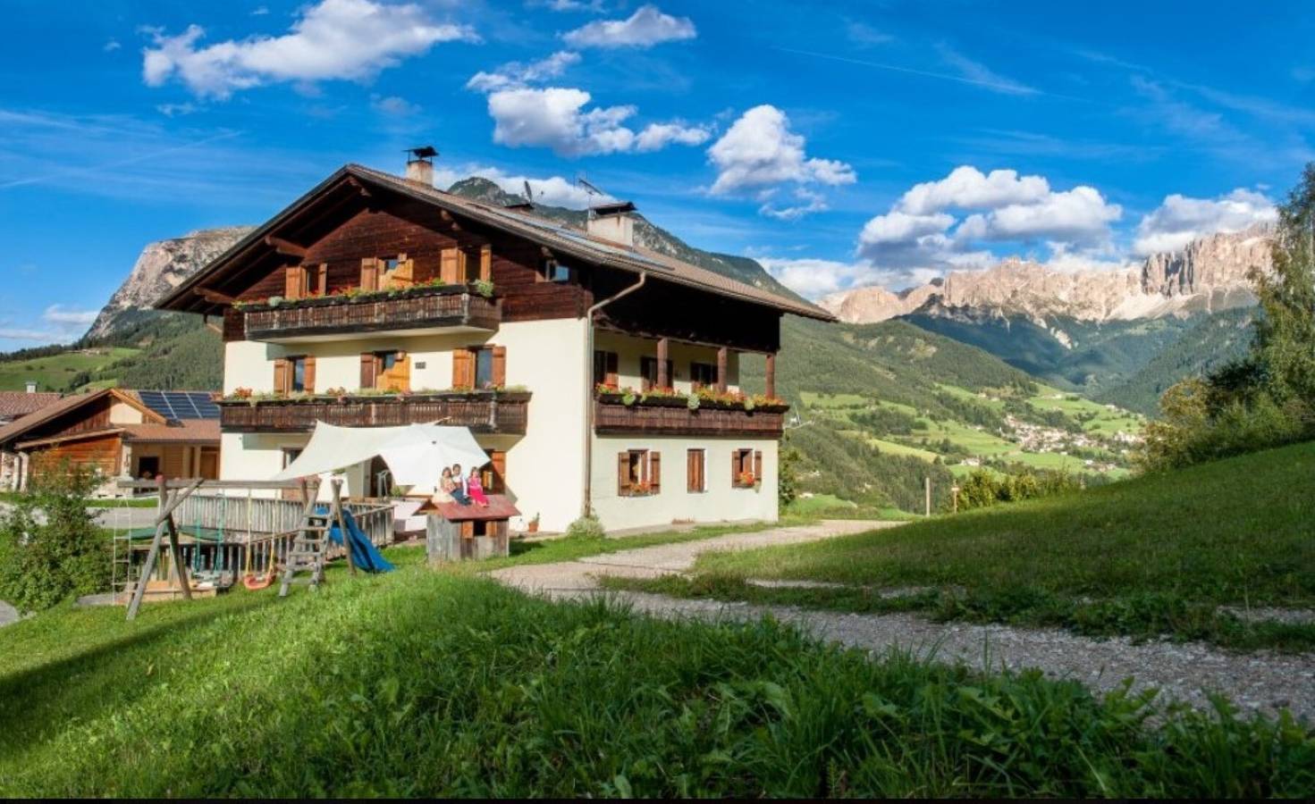 Entire apartment, Holiday Apartment "Grödnerhof - Heidi" Mountain View, Wi-Fi, Garden & Balcony in Karneid, Dolomiti Superski