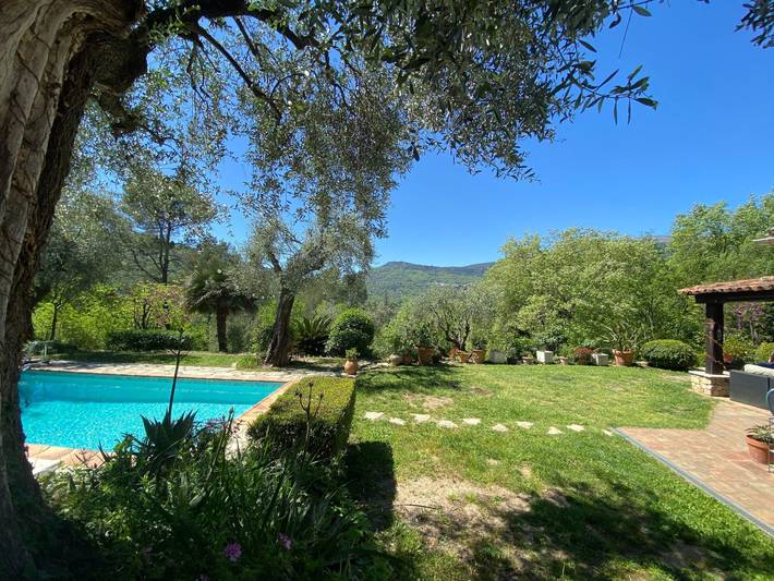 Location de vacances pour 6 personnes, avec terrasse ainsi que piscine et jardin à Tourrettes-sur-Loup - 3