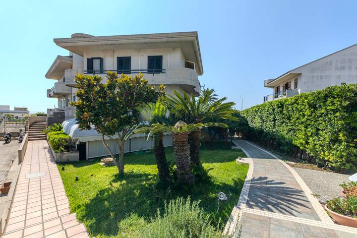 Villa per 8 persone, con giardino e balcone ad Avola