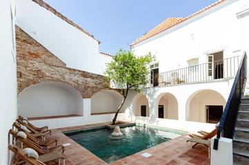 Cottage pour 2 personnes, avec piscine et terrasse à Moura