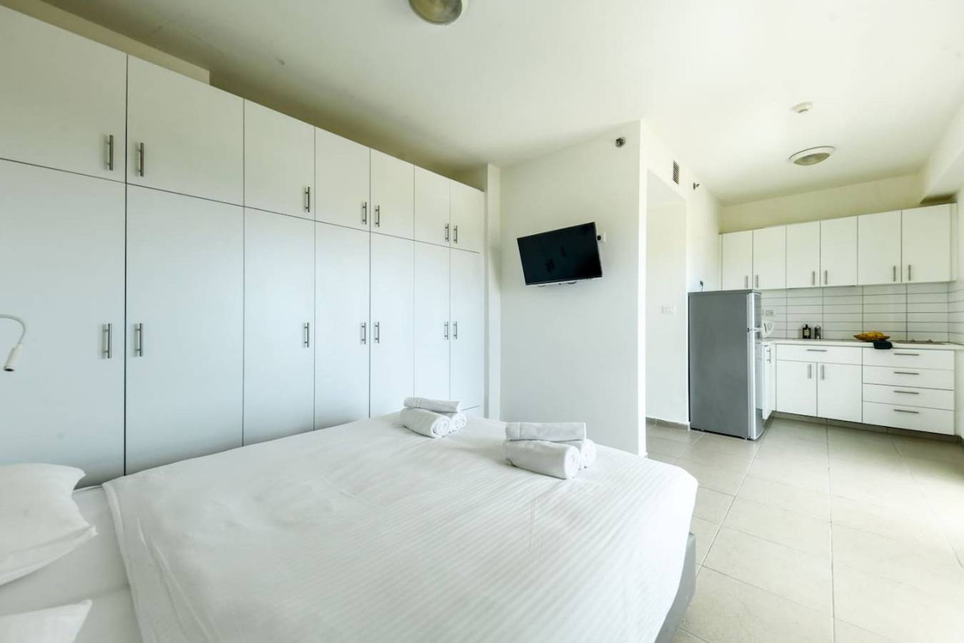 Entire apartment, Studio apt w balcony and Kitchen in Ramat Aviv, Tel Aviv