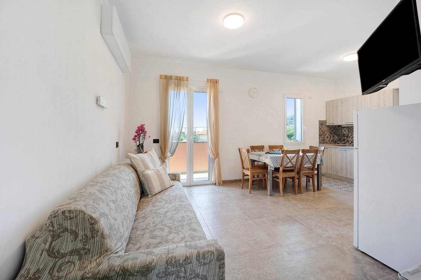 Entire apartment, Holiday Apartment "Antichi Ricordi - Il Fienile" with Balcony, Shared Pool & Wi-Fi in Andora, Riviera di Ponente