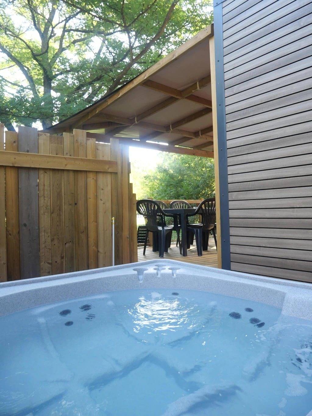 Zecamping 3* animé piscine chauffée locatif Tv Lv clim 35m2 in Hauterives, Région de Valence