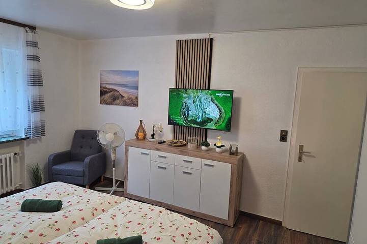 Ganze Wohnung, Exklusives und helles Apartment im Zentrum, 1 Gbit WLAN, Boxspringbetten, Spülm. in Wesertor, Kassel